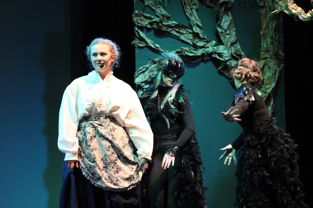 ByngYearbook's tweet photo. Byng Drama’s “Into the Woods” is fantastic! If you haven’t seen it, go to the Friday night or Saturday shows! Great job, @GriffinKellye! See more pics here https://t.co/QfguPVunFj https://t.co/XLPQ07nIyI