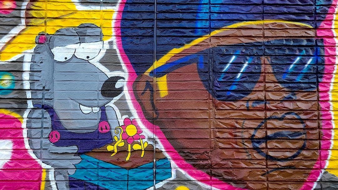 NYCulture's tweet photo. "Ode to the Stuy" is a brand new mural #inBrooklyn paying homage to the #BedStuy neighborhood, its icons & #NYC. This mural is presented by #CityArtistCorps' #BeautifyNYC program under @carnegiehall & @nycprobation.
📍Corner of Lexington & Malcolm X Blvd
@NYCthrive NeON Arts https://t.co/X0NO8K144b