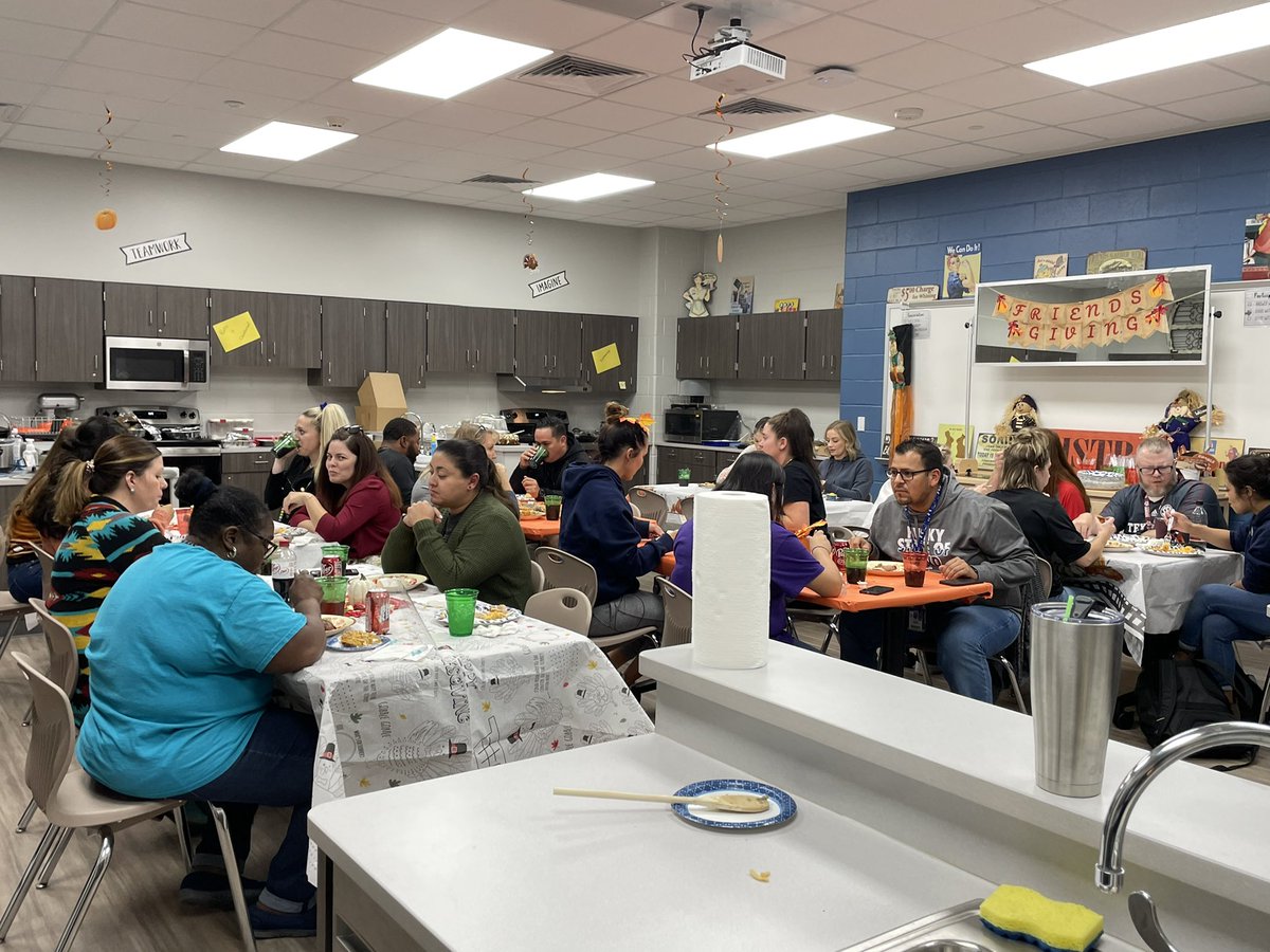 LauraPhillipsHJ's tweet photo. Our first annual Haskett JH Friendsgiving! Thank you BB’s for the Turkeys.  @PrincipalPaz @HaskettJH #wearehaskett https://t.co/l238nthF8Y