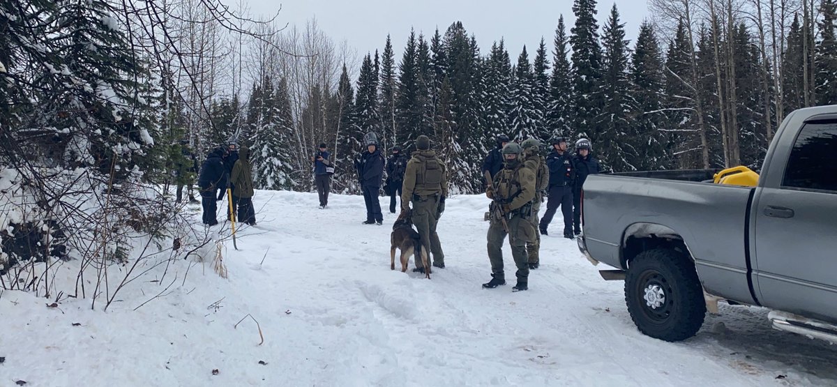 Gidimten's tweet photo. 3:25pm, Nov 19, 2021: 4 more arrests confirmed at 44km in Gidimt'en territory. Unlawful arrests, no criminal charges. #RCMP clearing checkpoint for #CGL pipeline. #wetsuwetenstrong #Wetsuweten #ShutDownCanada #AllOutForWedzinKwa https://t.co/8PEQ2D8m6B