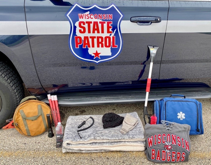 wistatepatrol's tweet photo. What items do you keep in your emergency winter survival kit? 

Consider the following: 
      ✅ Warm clothing/blankets 
      ✅ Water and energy bars 
      ✅ Flashlight 
      ✅ First-aid kit 
      ✅ Snowbrush/scraper 
      ✅ Cell phone charger 
#wiwix #MondayMotivation https://t.co/aSwkJ6uqCp