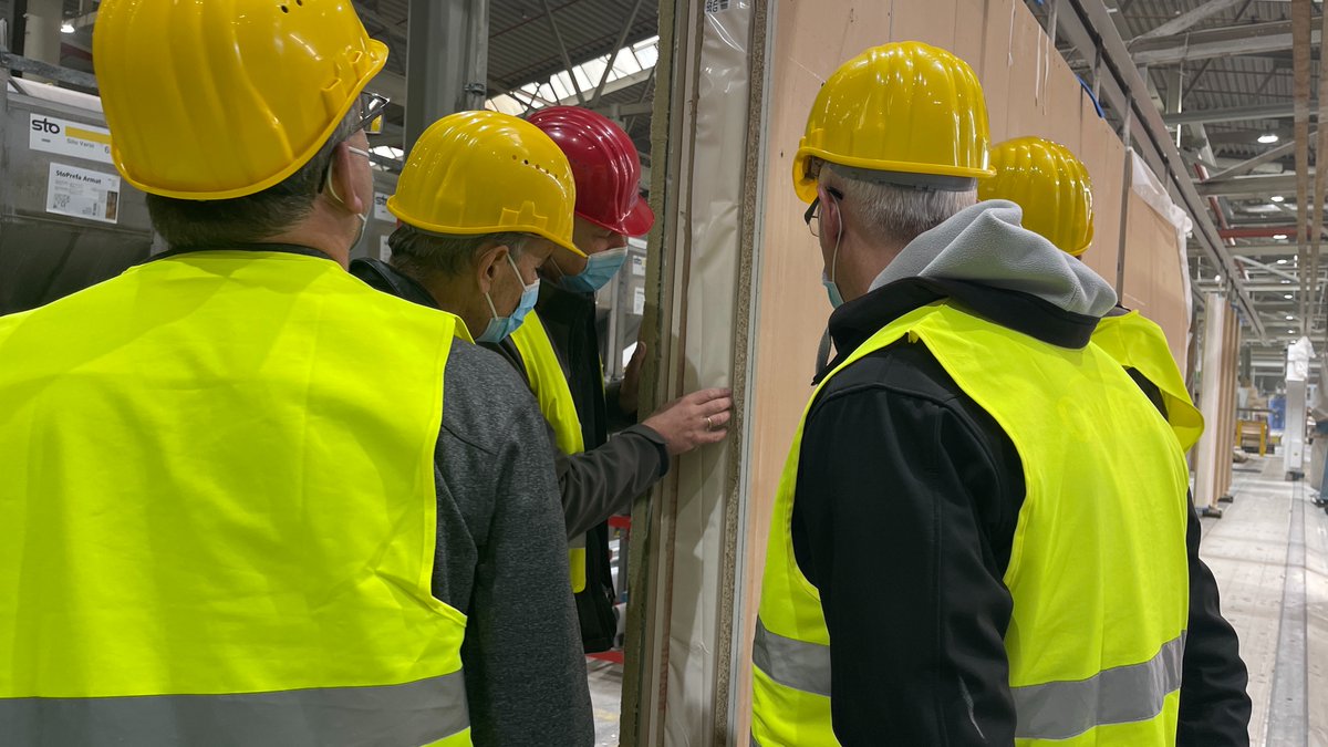 OakDesignBuild's tweet photo. The first stop on our Europe trip was the @Bien_Zenker  robotic manufacturing facility in Schlüchtern, Germany. We had a great time learning about the different technologies that are used during the prefabricated construction process.

#constructionindustry #Robotics https://t.co/5fZkSecd3T
