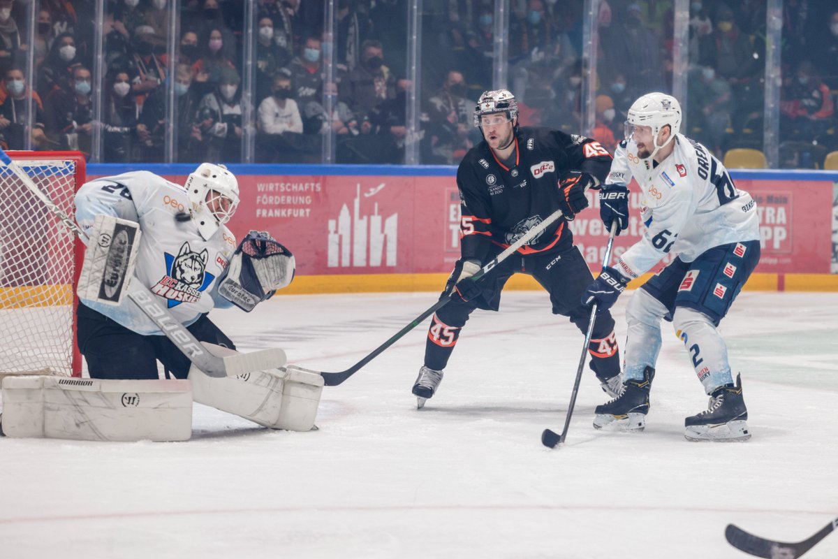 DEL2_News's tweet photo. Derbysieg für Frankfurt: In einem spannenden Duell sicherten sich die @loewenfrankfurt einen 4:2-Erfolg gegen die @ECKASSELHUSKIES .

Foto: Puckpix by Steph #del2 #HerzblutEishockey #fraeck https://t.co/uxfpKmIma8