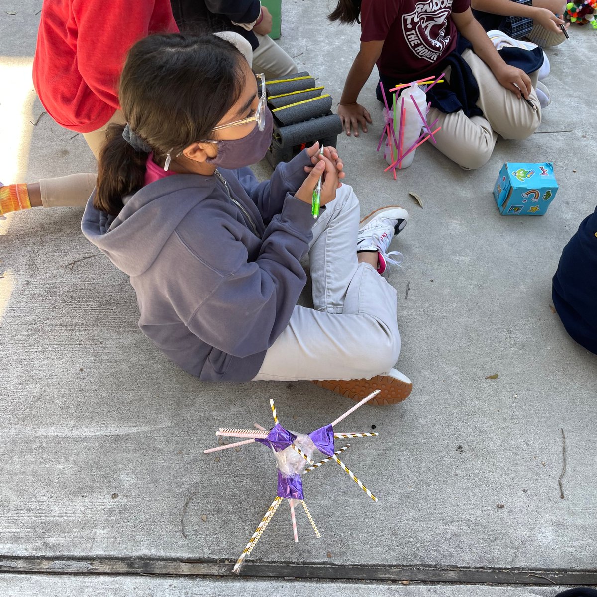 HonorRollSchool's tweet photo. It's the one with the Great Egg Drop experiment!
Will it break?  Will it break??  Some did...but most did not! https://t.co/IzTHybpESl