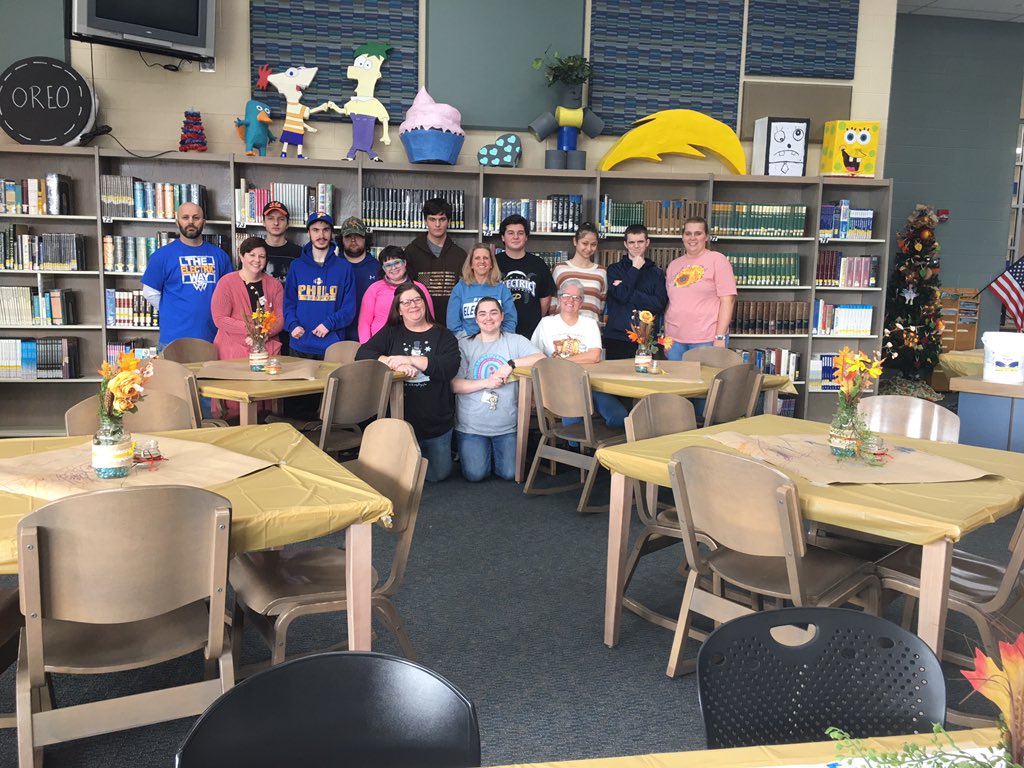 StacyVaughn9's tweet photo. I am beyond proud of this group!!  3 turkeys, a ham, 25 lbs of potatoes, homemade noodles ,10 boxes of stuffing and 10 cans of vegetables all cooked and served to PHS staff and guest today.  The teamwork each of them put in was amazing.   Oh and it was delicious!! https://t.co/QBTc7KhFuN
