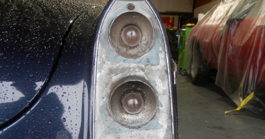texomaclassics's tweet photo. 1964 MGB - Inspecting the rear lights. 
#1964MGB #MGB #Convertible #MGBConvertible #InspectingRearLight #RearLights #OldCarsNew #ClassicCars #ClassicRestoration https://t.co/PiRoaIU0vw