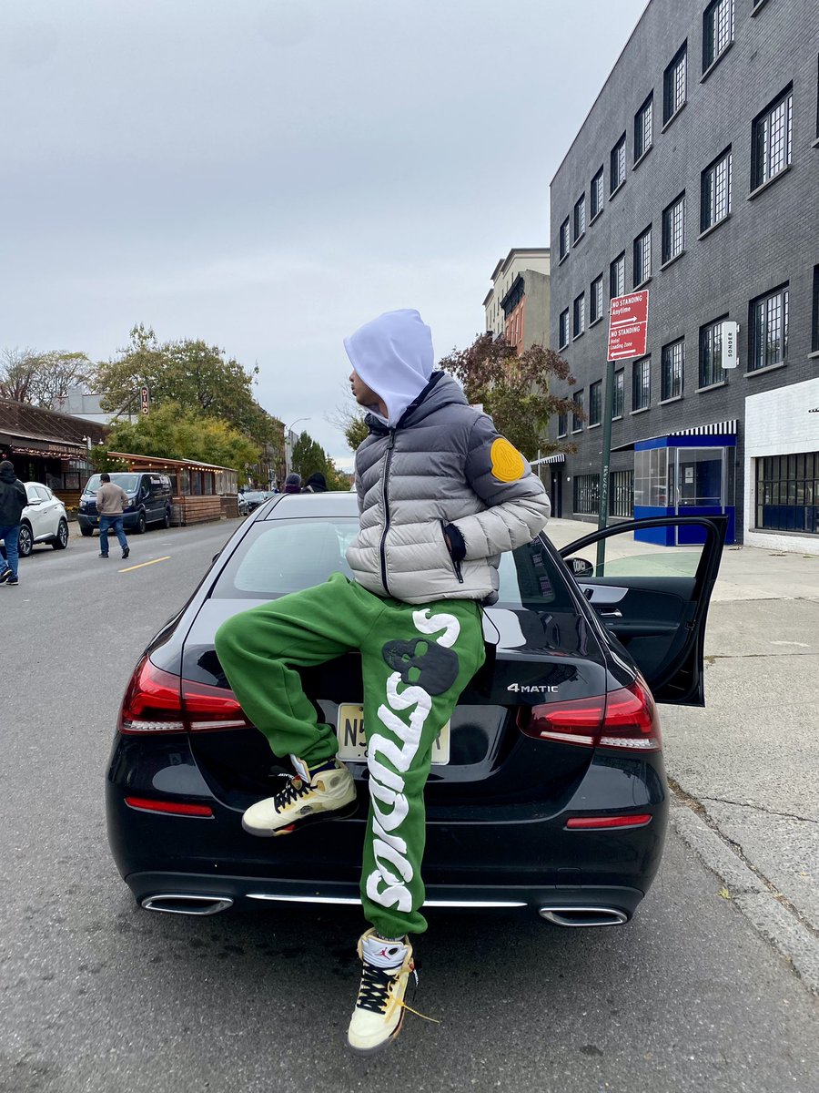 stainbandz0's tweet image. SHE AINT GOT NO WAYS, IMA FIND HER A WAY 💚 … @sbstudiosnyc SWEATPANTS IN 28 DAYS TURN ON #POSTNOTIFICATIONS 📲