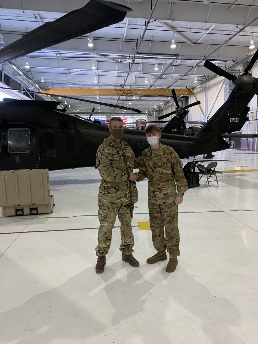 BrigAndyCox's tweet photo. Celebrating and recognizing SPC Leal, an exceptional aviation maintainer from @3-501 1AD CAB, vital to @OAW and our prep for war fighting. ⁦@FortBlissTexas, ⁦@iiicorps_cg⁩, https://t.co/m2rpCCOHoZ