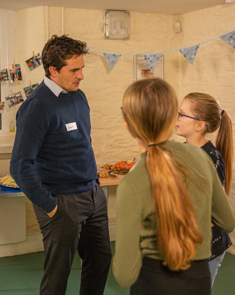 JohnnyMercerUK's tweet photo. Fantastic end to a long Friday spending time with the youth workers, @DC_PCC and brilliant young people from @YouthBarefoot doing fantastic work in Barne Barton and St. Budeaux. Genuinely inspiring stuff; thanks so much for having me. #loveplymouth https://t.co/DRtmgA7rRO