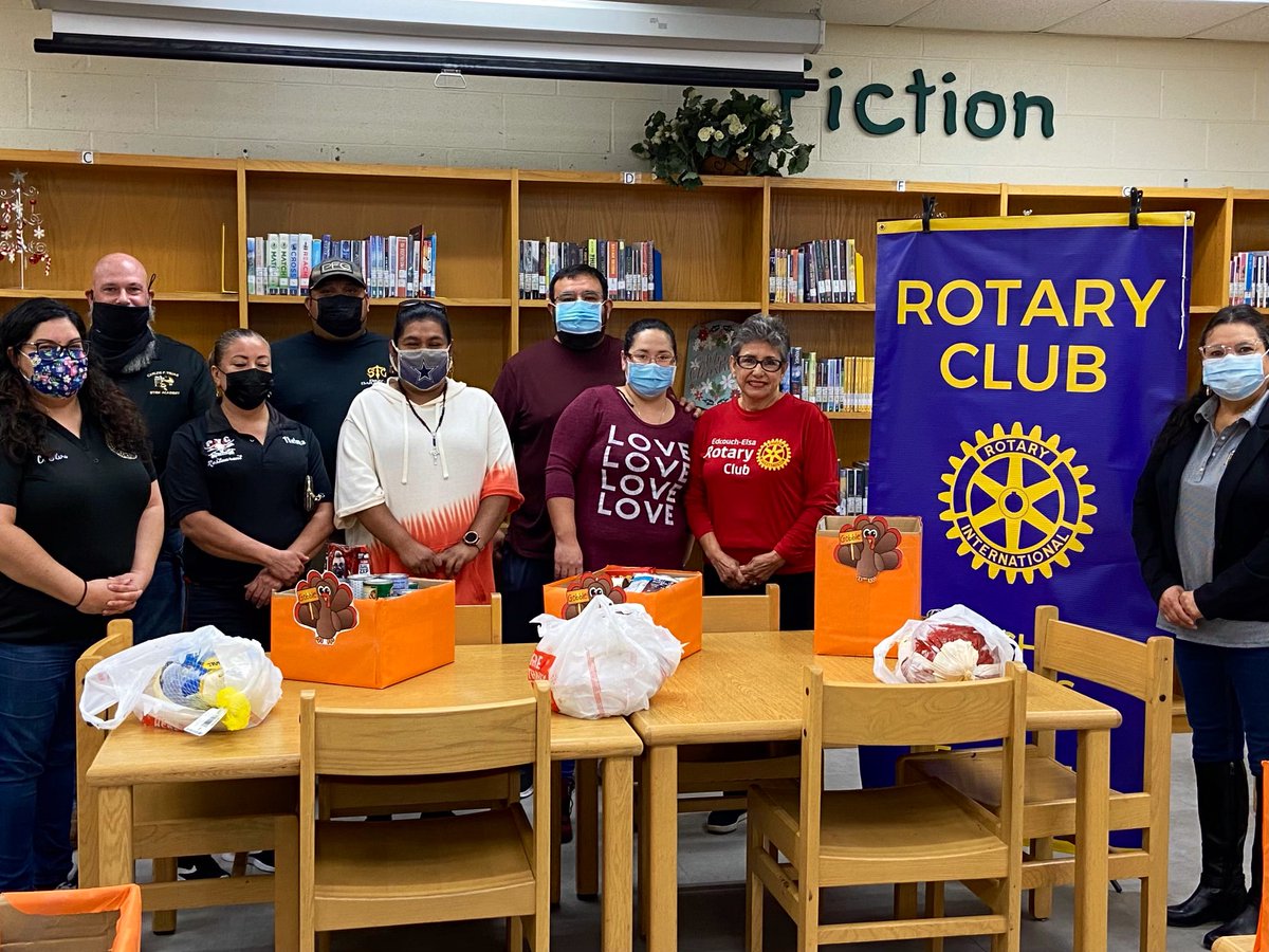 dcole_SMCISD's tweet photo. Supporting our Edcouch-Elsa families. Thank you to our rotary club! @edcouchelsa_isd @SylviaH15402441 @FFaticati1 @mtijerina_iii @cftjrhigh https://t.co/N0O2psJllp