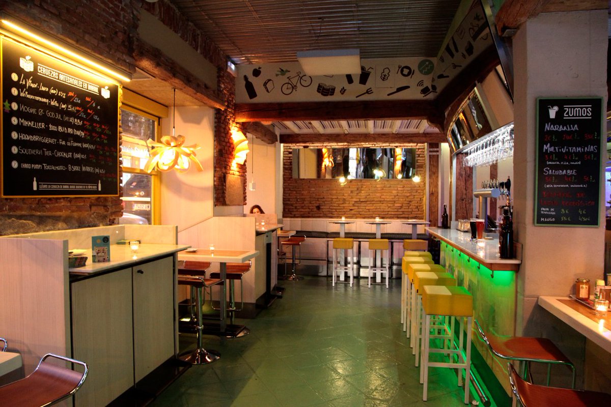 🎇 Estos son los espacios donde puedes disfrutar junto a los tuyos en estas fechas pre-vísperas 🍻 ¿y con una cerveza fresquita? mejor que mejor #craftbeermadrid #comerenmadrid #malasaña 
mtr.cool/bnywwwakty