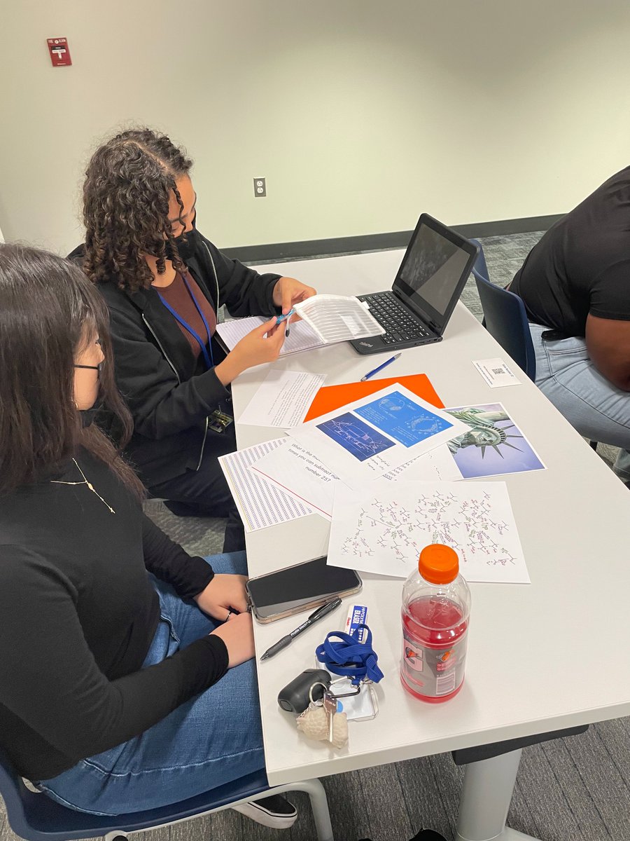JTCentralLib's tweet image. Thank you Andrea and Joliet Public Library for today&apos;s breakout activity! Students enjoyed solving clues and puzzles together. 📚💙💛🔒🎉