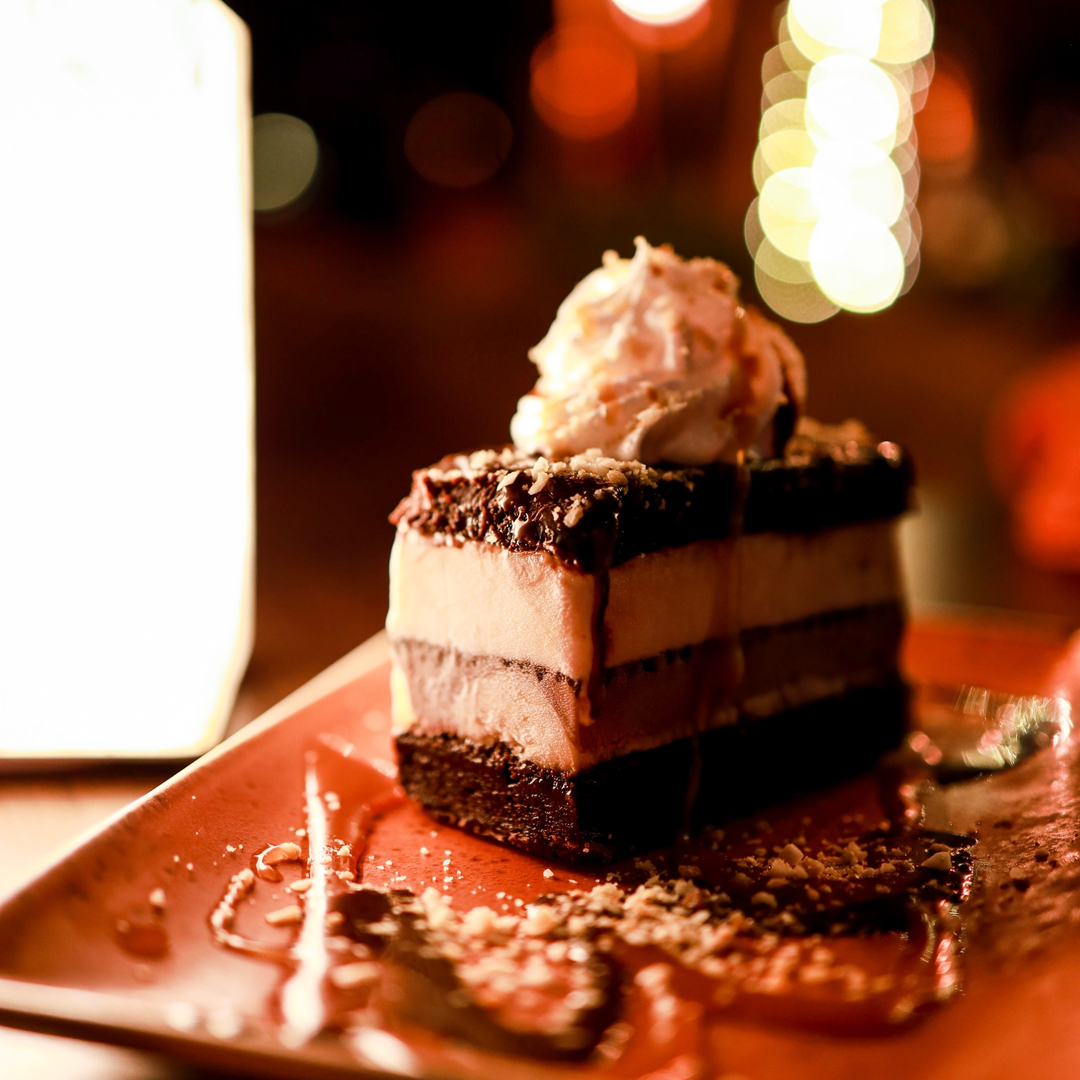 It's #AlohaFriday! Go ahead, you can have your Ka'anapali Pie and eat it too! Only at <a href="/japengo/">vivianne erpelua</a>.maui.

Photo credit. @myperfectitinerary

#placestoeatonmaui #mauidining #oceanviewrestaurant #mauisushi #pacificrimcuisine #dessertlovers