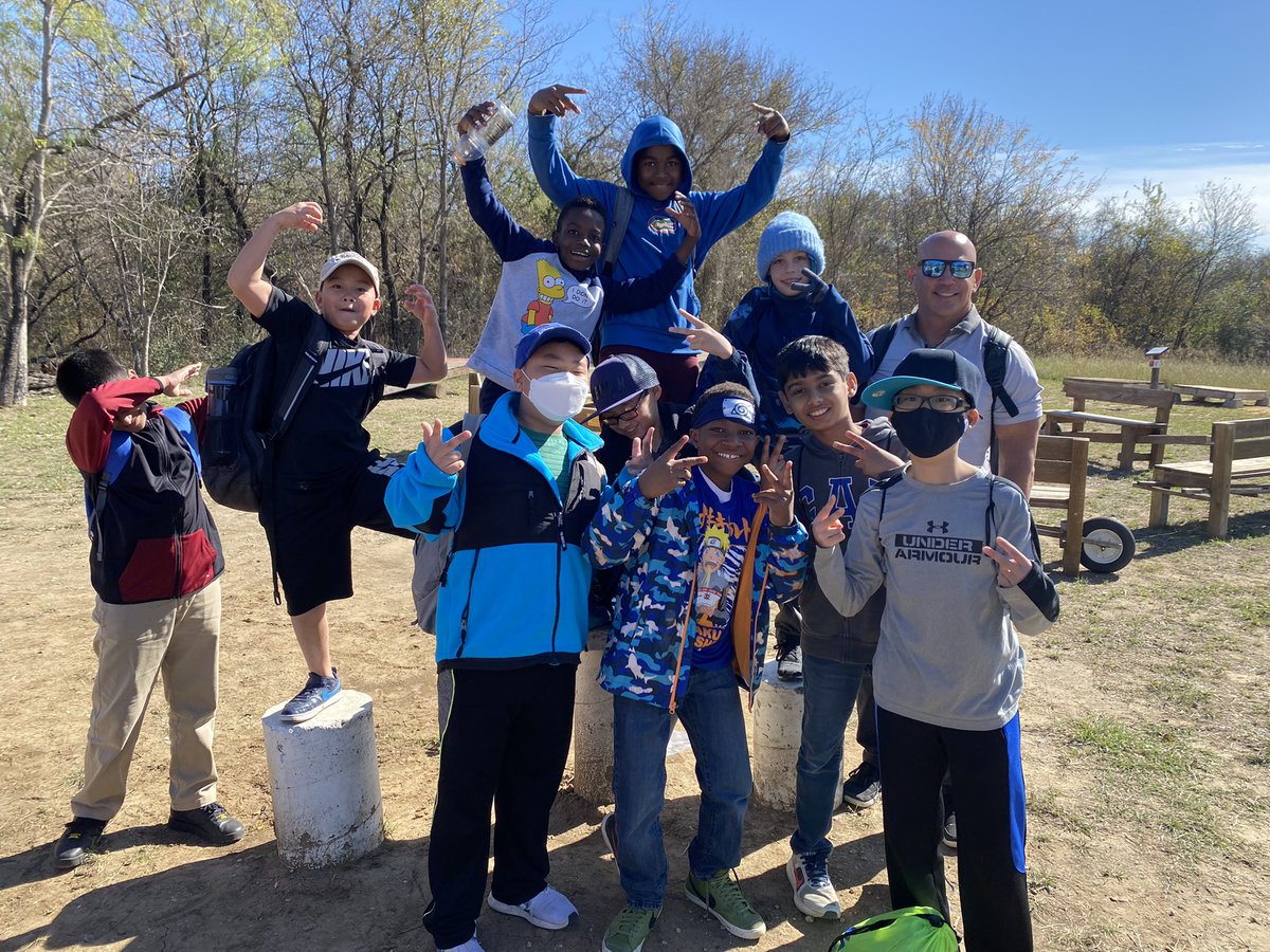MsChristianCRE's tweet photo. Good times at outdoor school! @LISDOLA #creleads https://t.co/kG07jxW0Jz