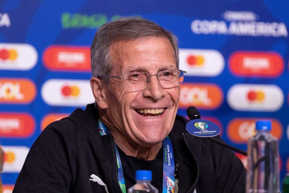 Lo que han hecho con Tabárez me vacía completamente de sentimientos hacia la selección.

Será que la patria es el hombre, muchachos, cómo dice Alí Primera. 

Gracias Maestro! Sin exagerar, nos has cambiado la vida a muchos…

Uruguay Nomá!