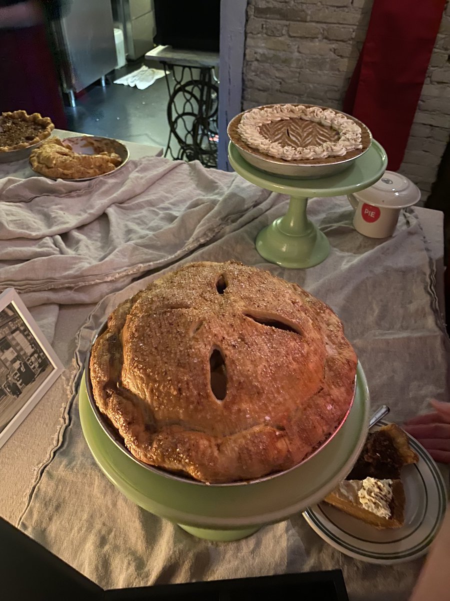 markgerardcox's tweet photo. Early thanksgiving celebrations at the American pie company in Copenhagen.
Second time experiencing this and itβs a fantastic evening with beautifully, delicious food π
#Americanpie #thanksgiving #grateful #turkeypie #pumpkinpie #pecanpie #applepie https://t.co/3fLSHinXqi