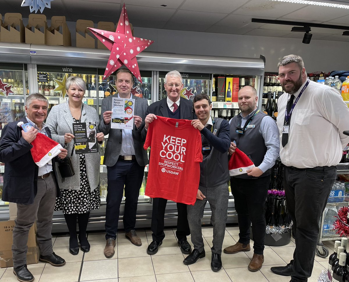Thanks very much for inviting me to visit the Co-op New York Street store in Leeds this morning to hear about the abuse and violence suffered by shopworkers. I’m supporting the campaign to give shopworkers better protection in law. <a href="/UsdawUnion/">UsdawUnion</a> <a href="/leesykes14694/">Lee Sykes</a> <a href="/CooperativesUK/">Co-operatives UK</a>