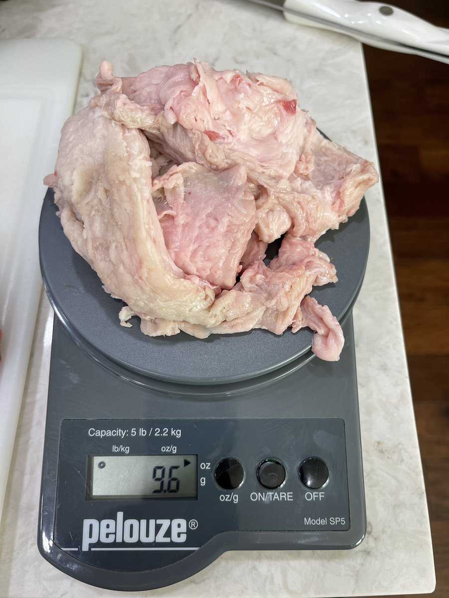 ofGraceandMercy's tweet photo. @kroger @NolanRyanBeef Yes, the chuck roast was on sale, but I’ve never seen a 1/2”+ layer of fat before 9.6 oz of 5.5 lb roast (10.9%). https://t.co/2zDK8EPlAh