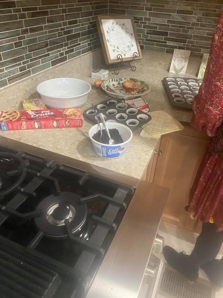SparrowProject3's tweet photo. Pie making just a few Sparrow Fridays ago 😝🥧🥰 https://t.co/AJwu37f4e2