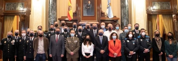JosIRey1's tweet photo. Vamooos!!! Es que mis chavales de @Policia_Coruna son los mejores hostia!!! Que no oscuro engañe @lavozdegalicia , ahí están todos, todas y todes, lo que pasa es que no se ven, ya sabéis no? 🤭🤣 
Cómo era @JiBorrego , es que no me sale... 🤣 https://t.co/jteWmgSv0T