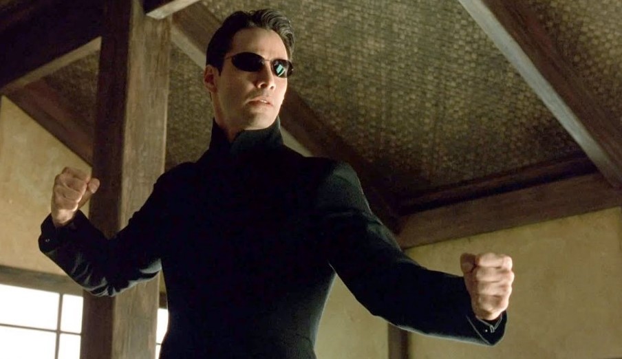 Матрица перезагрузка 2003. Матрица морфеус с таблетками кадр. Матрица нео и морфеус. Матрица морфеус 2 таблетки. Киану ривз нео матрица 1999.