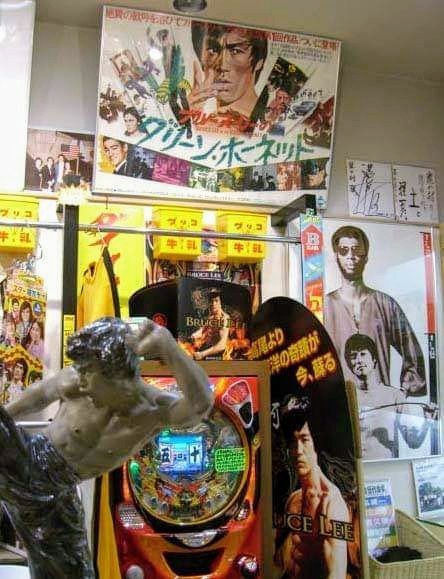 YUSAKU_LEE's tweet photo. #brucelee #collector #李小龍 #李小龙 ブルースリー #コレクター #コレクション dragon #movieposter #greenhornet #グリーンホーネット b全ポスター 立看 お宝 #映画ポスター ドラゴン #rareposter #collection #poster #パチンコ #李優作 昭和レトロ ブルース・リー グリーン・ホーネット 死亡遊戯 https://t.co/GkPLOb4gWy