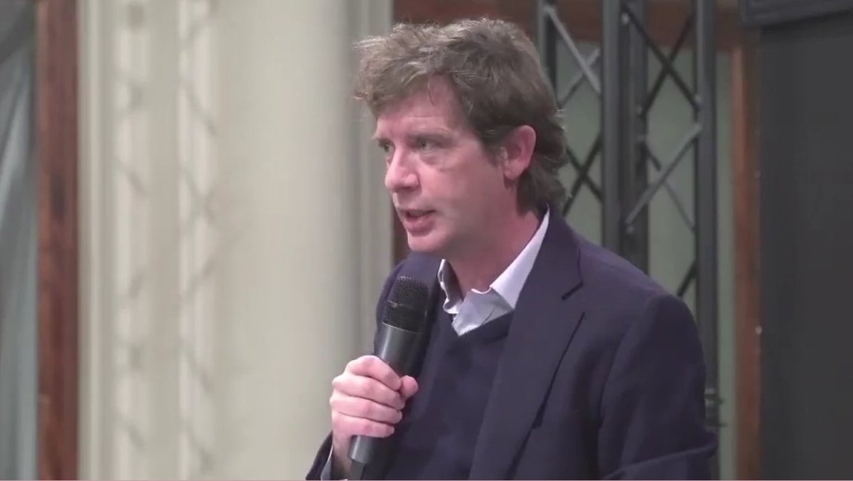 "Torno a casa e mi accorgo che mi manca la parte più importante di me: mio fratello. Sta diventando molto dura essere forte senza te, Patrick."

A Bologna <a href="/civati/">Giuseppe Civati</a> legge la lettera di Marise, sorella di #PatrickZaki, a 200 giorni dall'arresto. Oggi ne sono passati 651 <a href="/WeReadingTW/">We Reading</a>