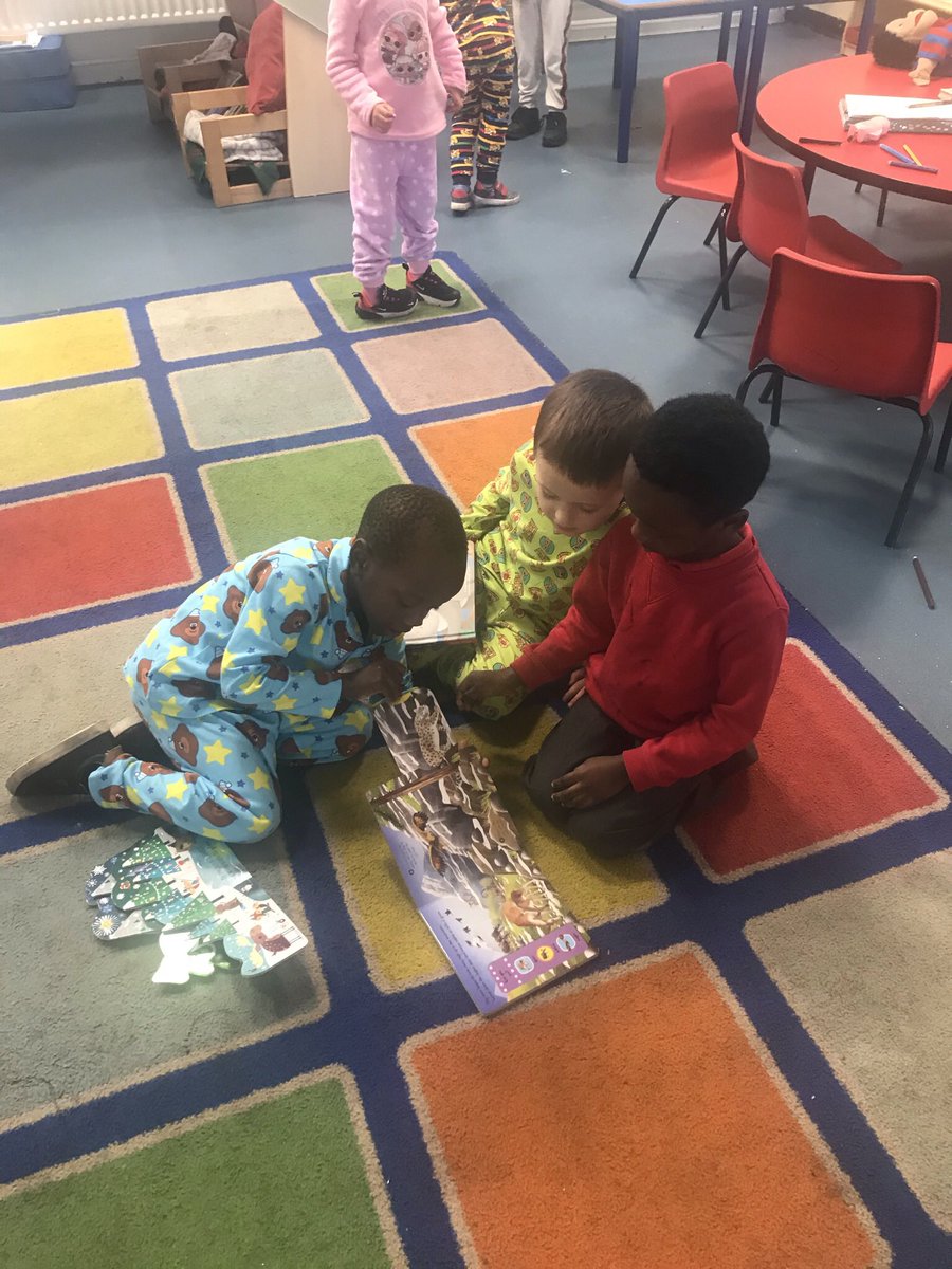 georgiaegan3's tweet photo. @chrisdysonHT @ParklandsLeeds @Lonbookproject @AimeeAll1 They couldn’t wait to read them 📚🙌🏻 https://t.co/mEH9CmU1bN