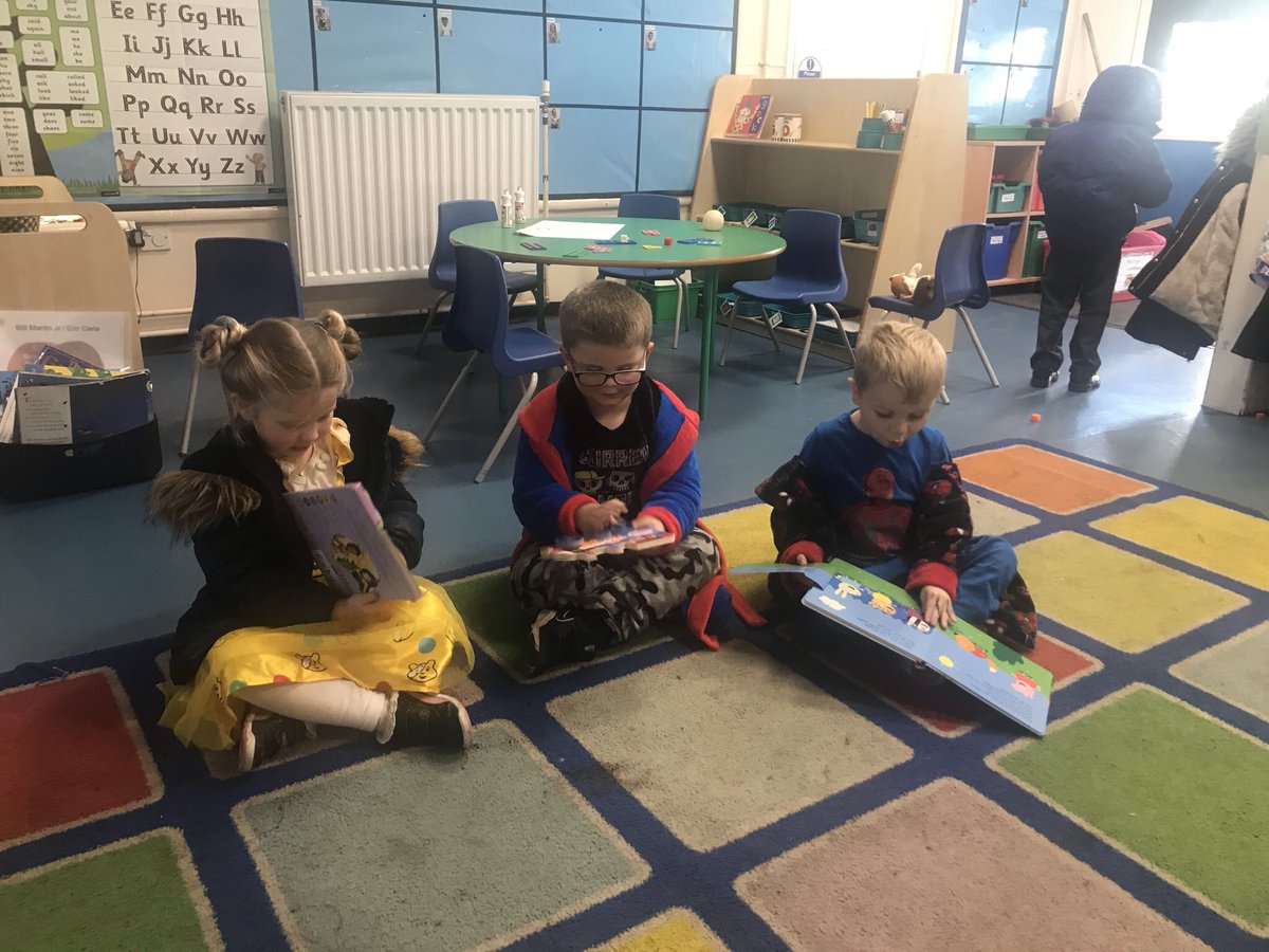 georgiaegan3's tweet photo. @chrisdysonHT @ParklandsLeeds @Lonbookproject @AimeeAll1 They couldn’t wait to read them 📚🙌🏻 https://t.co/mEH9CmU1bN