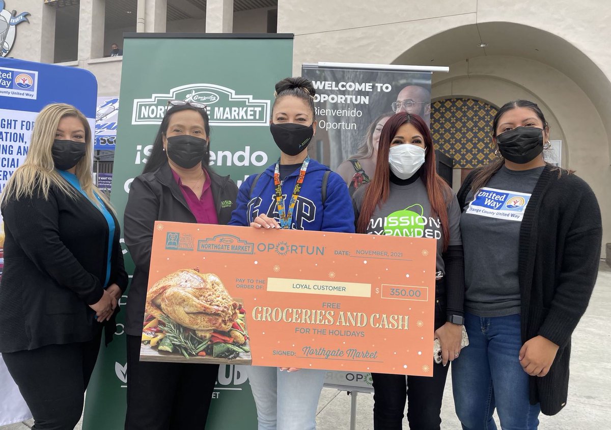 #TogetherWeGive 100 turkey vouchers and 4 special $250 grants to the students and families of Horace Mann Elementary School in OC.  Thanks to our partners <a href="/NorthgateGlzMrk/">Northgate Gonzalez Market</a> and @UnitedWayOC.  Wishing everyone a happy and safe Thanksgiving!