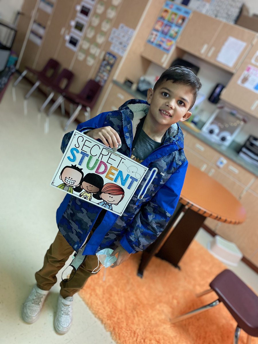BerrysBunch21's tweet photo. @FreedomTigers1 #LetFreedomRoar
Choosing a secret student each day increases motivation to be a good role model. Frequent reminders watching my secret student allows self-reflection. #checkyaself https://t.co/5nQPUJqpRo