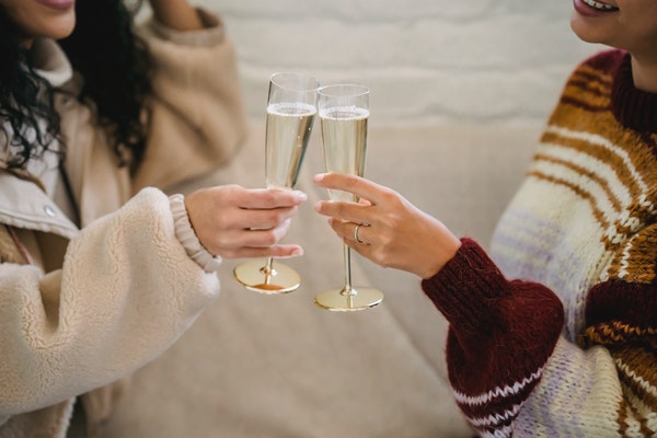 KeepTheStories's tweet photo. Have you considered a minimalism partner? Today’s blog post is all about the value of an accountability buddy:  

https://t.co/QZpM2dTPoY https://t.co/fcv4mb5GaK