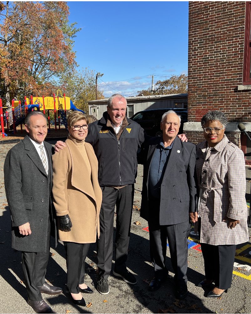 DrAllenMcMillan's tweet photo. I was honored to join @GovMurphy @NelliePou and others in Garfield School District - City of Champions.  It was a glorious day as I was also able to join a singalong with students after the event.  @BergenCoNjdoe @SenMTeresaRuiz @shavondasumter @BenjieWimberly https://t.co/AebBN1FnbS