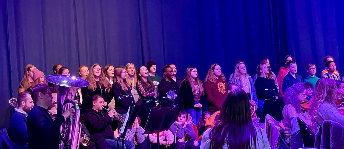 SVSMusicDept's tweet photo. A great afternoon and evening with 26 SVS students involved in a massed choir performing with the Multi-Story Orchestra. A stirring performance from all involved and a unique experience for our students. #severnvaleschool #multistoryorchestra https://t.co/G6euORD3nP