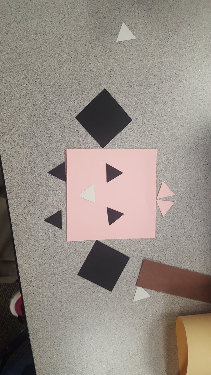 MsCartersClassK's tweet photo. What can you make with different shapes? https://t.co/bIyF6EyfW4