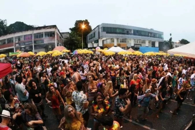 correio's tweet photo. Secretário de Cultura afirma que governo avalia liberar Carnaval no DF em 2022

Em sessão na Câmara Legislativa, secretário Bartolomeu Rodrigues declarou que governador Ibaneis Rocha quer viabilizar festividades no ano que vem
https://t.co/m83N7H938G https://t.co/FPwvip0GoR