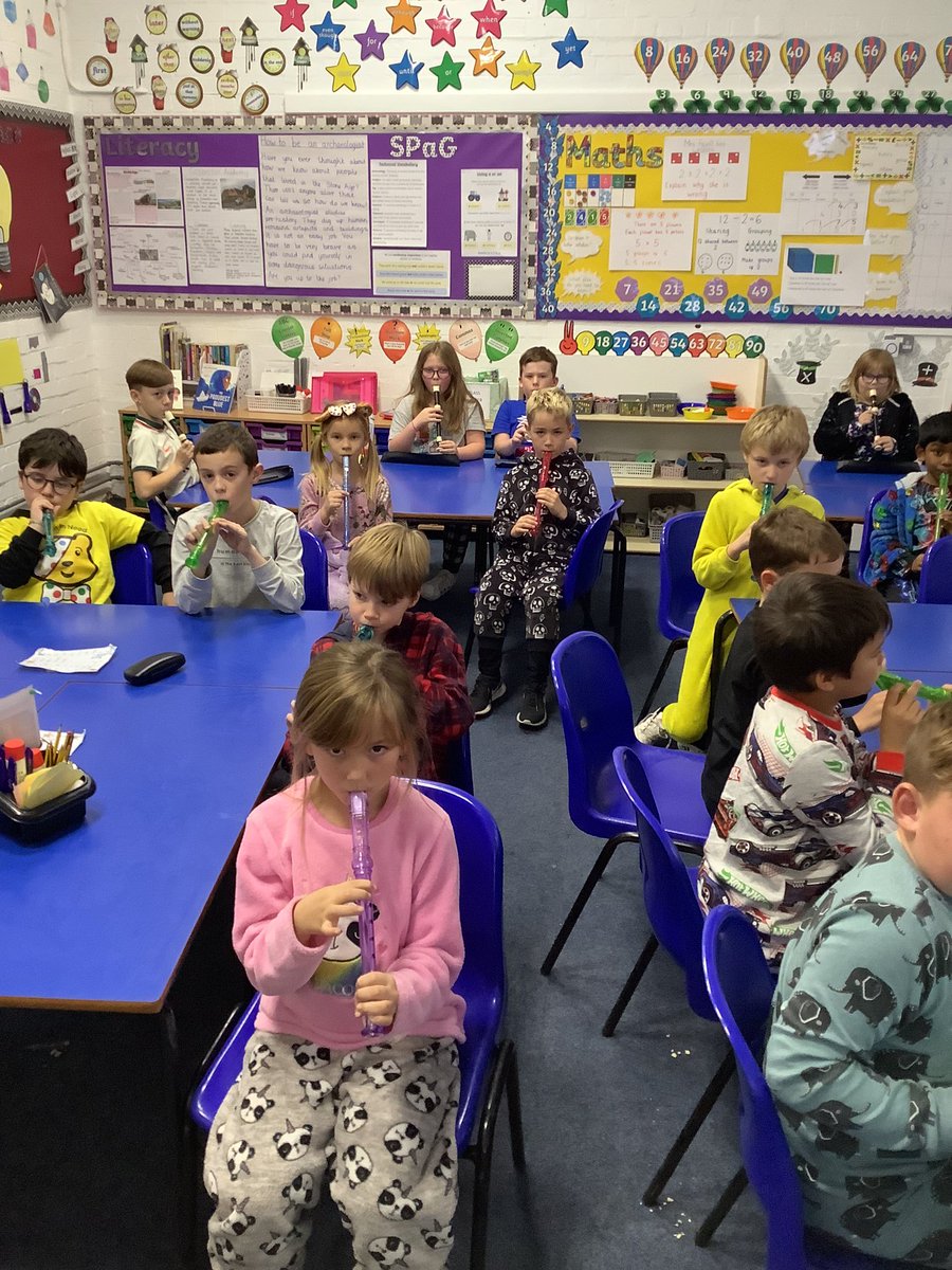 favell_samantha's tweet photo. Argentina Class are absolutely loving learning the recorder. Today we learnt the note ‘b.’ I actually videoed our performance thinking it sounded great…🙈😂@GosbertonAcad #welovemusic #learningsomethingnew #easyb https://t.co/O2QKXis0Wp