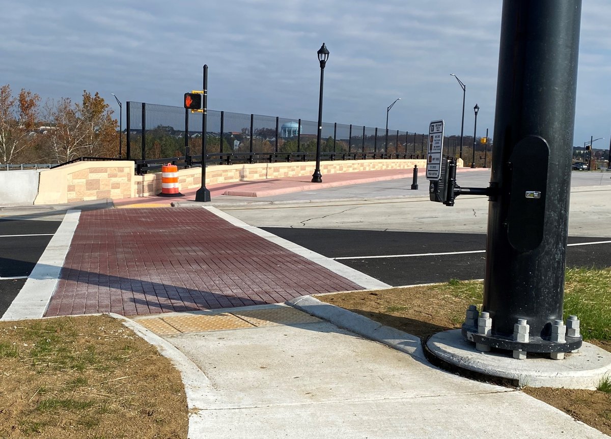 VaDOTNOVA's tweet photo. TGIF! If you’re walking or biking in @TownofLeesburg, get excited: the new Battlefield Pkwy shared-use path and sidewalk at Rt 7 are now open! 🎉 The Route 7 at Battlefield Parkway project is now complete, ahead of schedule and under budget. More info: https://t.co/UqNzD6nNxG https://t.co/Z4Wnc1lPGv