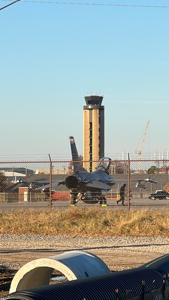 F-16 vipers just got in at <a href="/Fly_Nashville/">Fly Nashville</a> !