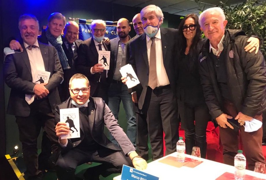 ZanforlinOrfeo's tweet photo. Giulio Mola,"Pillole maledette" il suo ultimo libro. Lo sport intrappolato dalle illusioni del doping.
#doping #antidoping #sportedoping #sports @GiulioMola @RobertoBoffi @FulvioCollovati @Coninews @FIGC @FIGCfemminile #libri
#librisport #librerie @GlgsUssi https://t.co/G50uyVhhk5