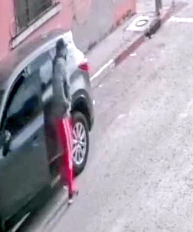 vichoguate's tweet photo. PELIGRO EN LAS CALLES:

Pasó mas de 13 años en la cárcel y salió a hacer lo mismo. 

Estuvo condenado por varios casos de abusos deshonestos y  violaciones, pero salió este año.

Vea la similitud en el modo de operar en un caso de julio de 2008 y el que quedó grabado esta semana: https://t.co/LBiK2F4nSr