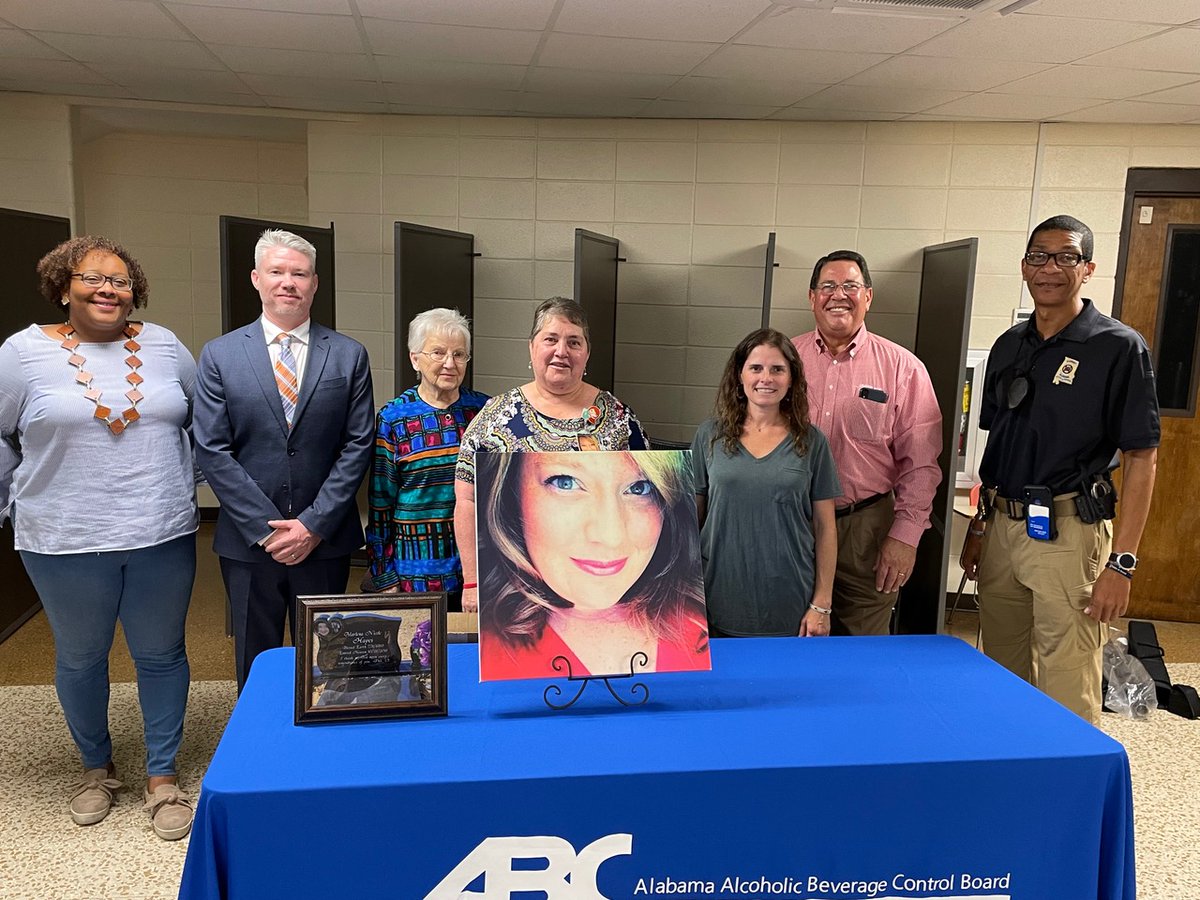 ABC_underage's tweet image. Under Age, Under Arrest took its program to Chilton County's PASS Academy on Tuesday. Speakers included Laura Liveoak of MADD, Assistant District Attorney Chris Cleckley, SBI Special Agent Fred Hutcherson and Dean Argo of the ABC Board. #Deanargo #AlabamaABC