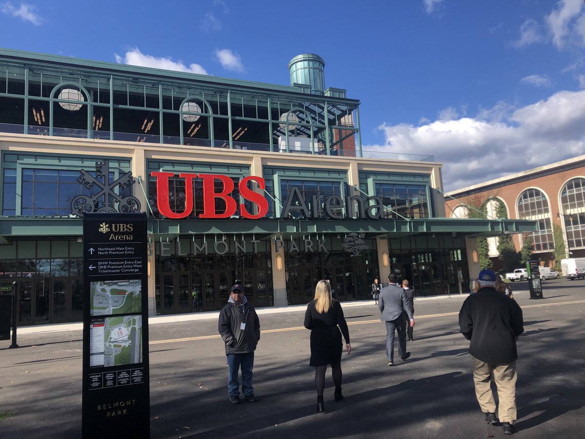 akreda's tweet image. First moment ⁦@UBSArena⁩ #nyi #nyisles #openingweeknd