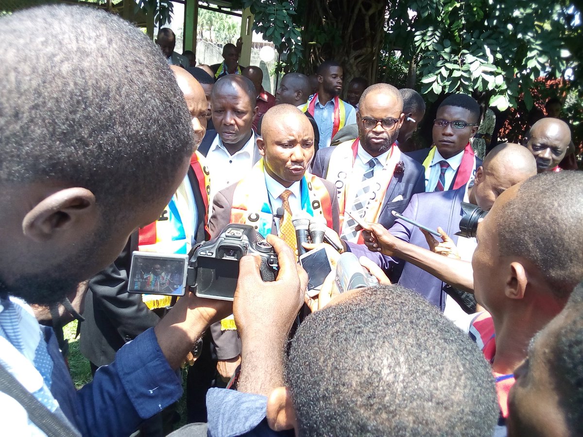 BanzeJules's tweet photo. TROIS ANS après son départ, l'ombre de Joseph KABILA fait tjrs peur même à l'Occident! Pourquoi avoir attendu 3 ans pour exhumer des dossiers financiers? La peur de son retour se fait déjà sentir. Même s'il ne revient pas en personne, il le peut à-travers une nouvelle génération. https://t.co/c1XvEilANM