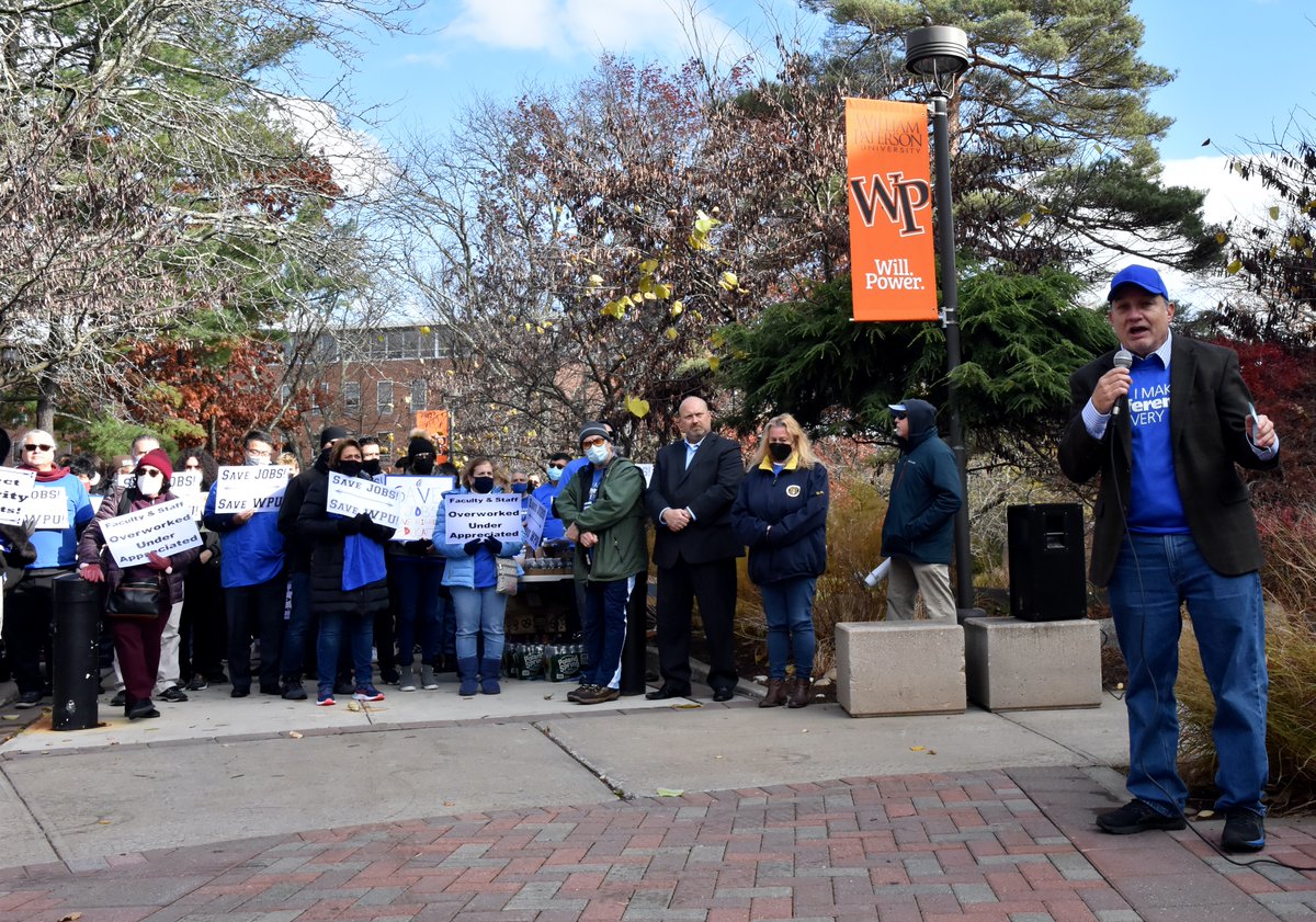 "[Laying off] people should not be your first choice. … The choices that this institution is making are wrong.”— Tim Haresign, <a href="/CNJSCL/">College Council AFT</a> president at <a href="/AftLocal1796/">AFT Local 1796</a>'s layoff protest rally Nov. 19
<a href="/AFTunion/">AFT</a> <a href="/rweingarten/">Randi Weingarten 🇺🇸❌👑💪🏿👩‍🎓🟣🇺🇦</a>