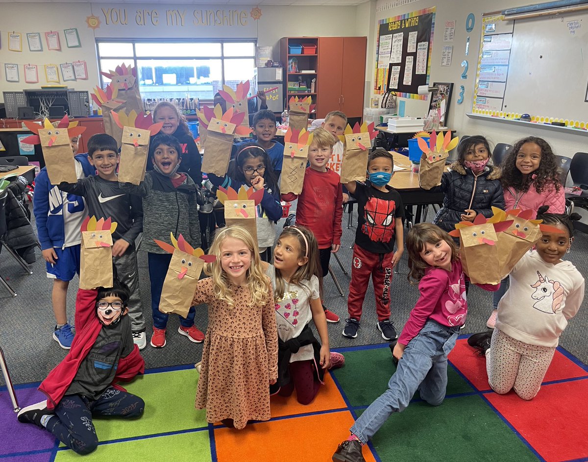 We had a blast making our turkey reading puppets today! #thankful 🦃🤗