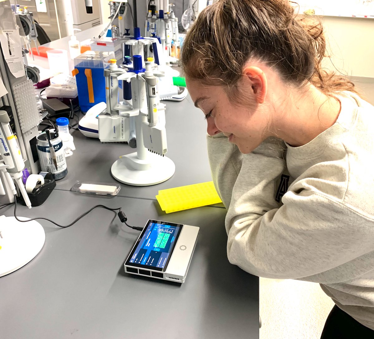 texcroc's tweet image. We are proud of #RDZLab undergrad researcher Tori, she did an amazing job on her first ever 🐸scientific presentation🐸 at the @TXSTHonors Research Forum. Also worth mentioning, her first herp capture was a Texas Indigo 🐍. Off to a pretty good start! #txst #LatinSTEM #LatinxPI