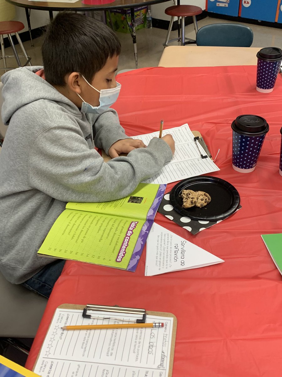 Saboreando textos informativos📚☕️🍪 los estudiantes disfrutaron su “cafecito” (jugó 🧃) y galletas! Aprendiendo y disfrutando! ❤️