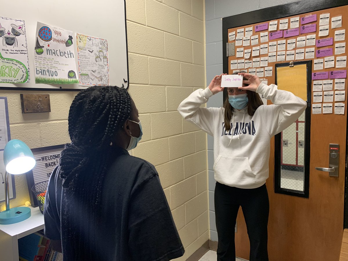 MsNgELA's tweet photo. Playing charades/Heads Up with Watchmen today in IB Lang &amp; Lit Y1! What a great way to start the break!!!! #IBuKnighted #uKnighted @Cen10English @The_CHSKnights @The_CHSKnights https://t.co/o6Ii45STqa