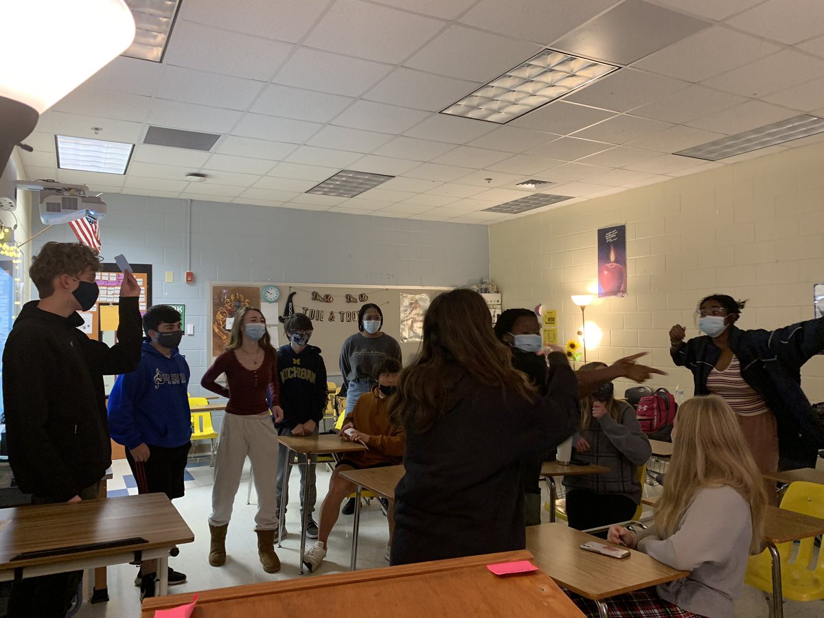 MsNgELA's tweet photo. Playing charades/Heads Up with Watchmen today in IB Lang &amp; Lit Y1! What a great way to start the break!!!! #IBuKnighted #uKnighted @Cen10English @The_CHSKnights @The_CHSKnights https://t.co/o6Ii45STqa